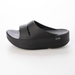 OOFOS ウーフォス OOmega OOahh (ウーメガ ウーアー) 厚底シャワーサンダル リカバリーサンダル ユニセックス （Black）